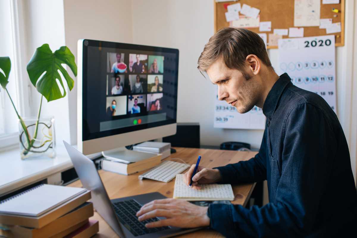 Online Tools to Ace Group Collaborations in Hybrid Work Settings